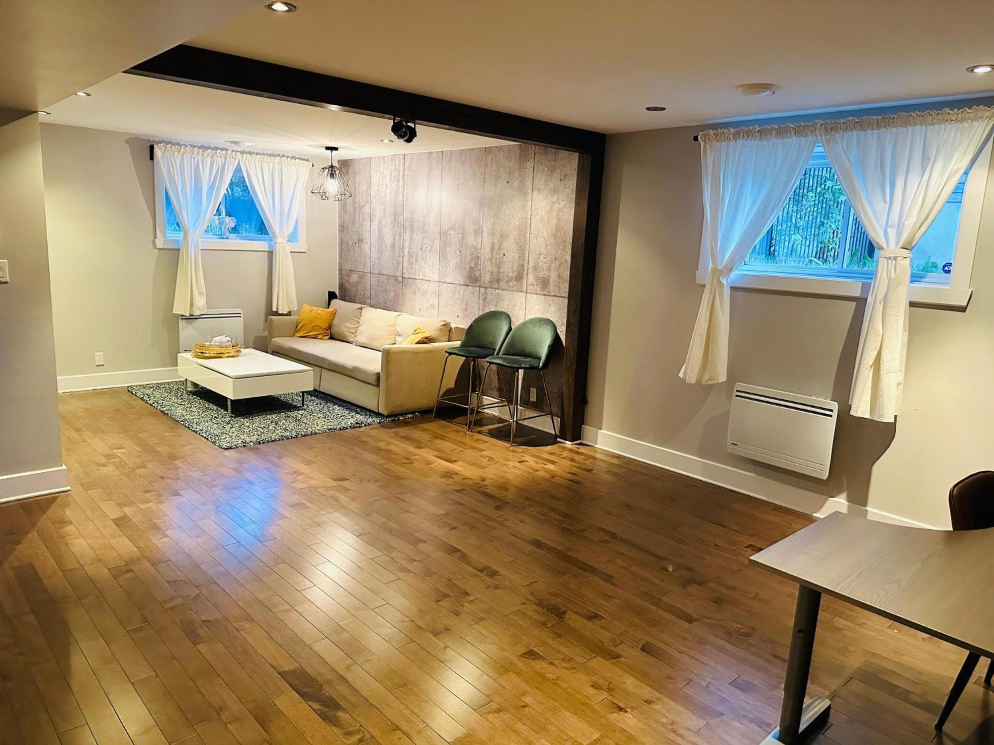 Urban Retreat - 2 Bedroom, 3 Beds, 6 Guests, Free Parking ลองกัยล์ ภายนอก รูปภาพ